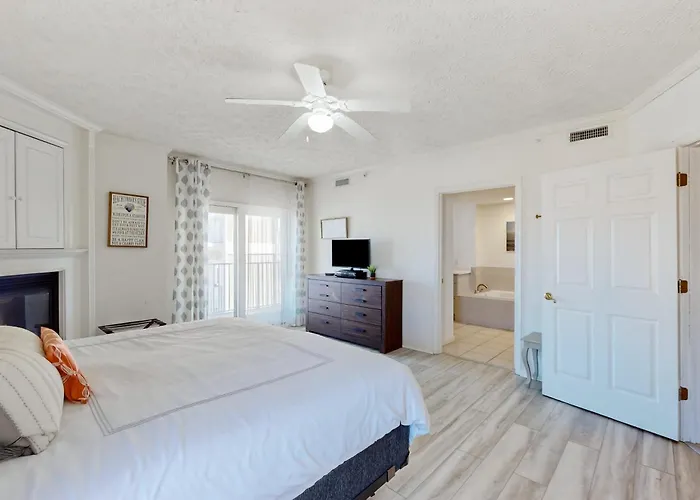 Sea Palms 403